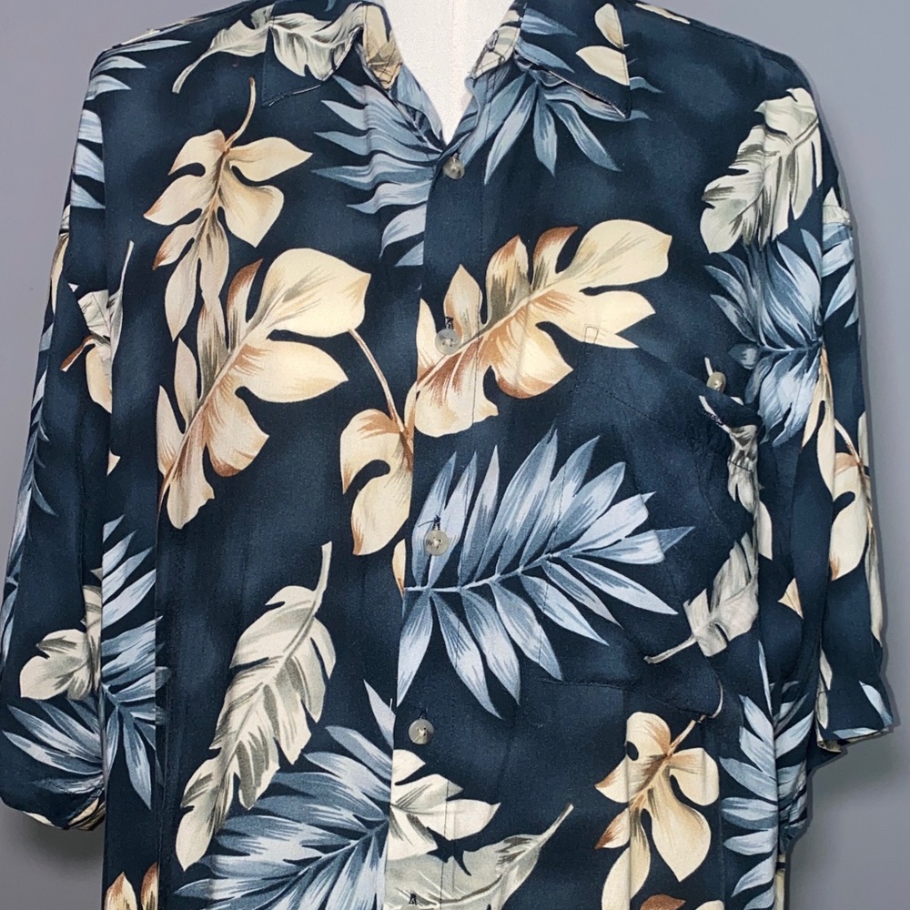 Campia Moda Camp-Style Button Shirt with Tropical Leaf Print Size L item 00041
